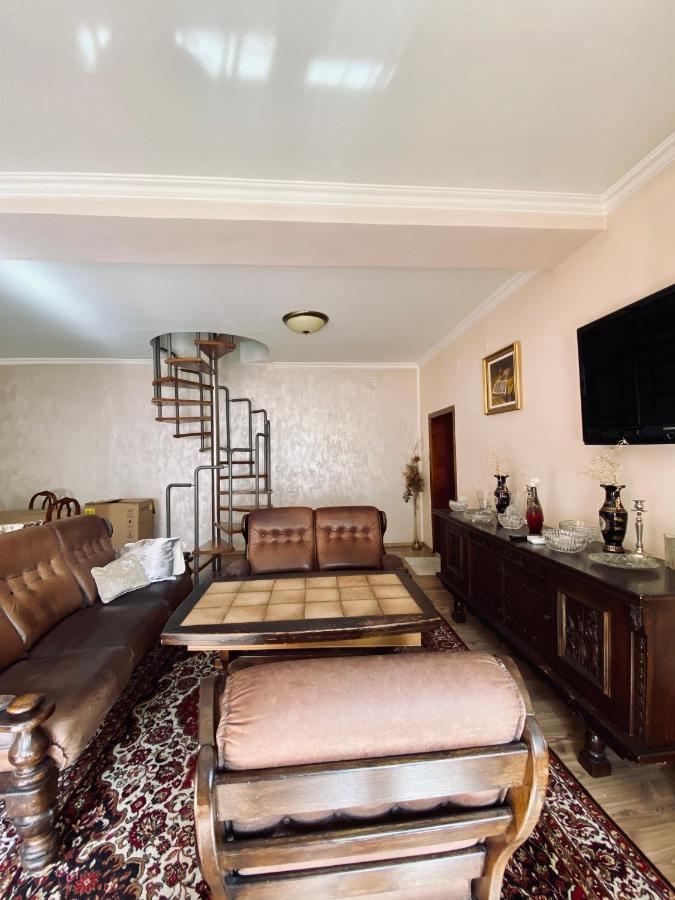 Central House ออราแด ภายนอก รูปภาพ