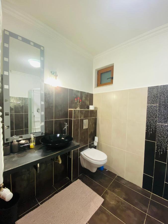 Central House ออราแด ภายนอก รูปภาพ